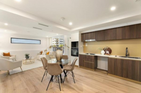 Warm Cozy Gabba apartment close to PA & CBD